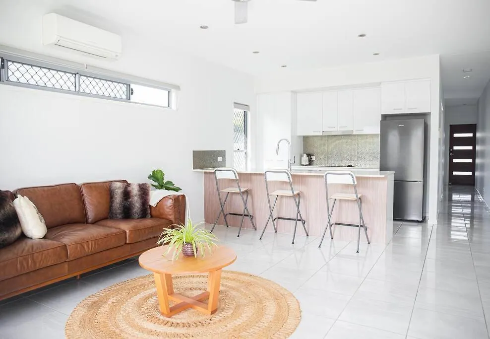 Cosy 3-Bedroom Beach House contacts